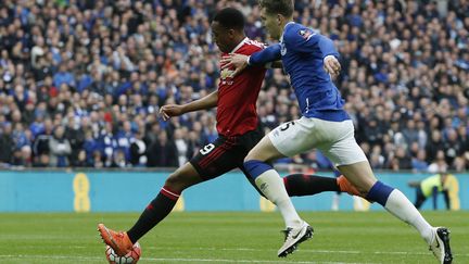 Anthony Martial marque le but victorieux de Manchester United face à Everton (ADRIAN DENNIS / AFP)