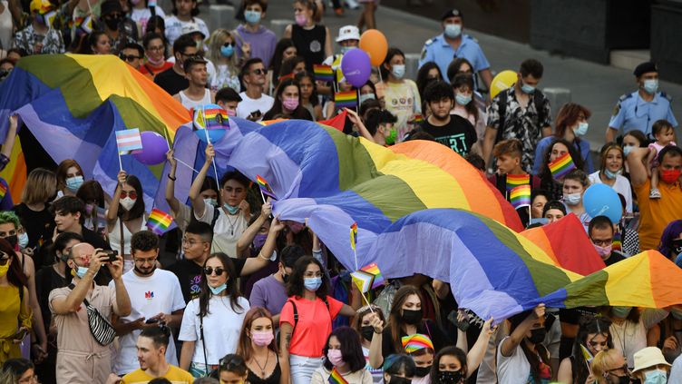 Demonstrators are gathered in Bucharest (Romania) for the pride march, August 14, 2021. (DANIEL MIHAILESCU / AFP)