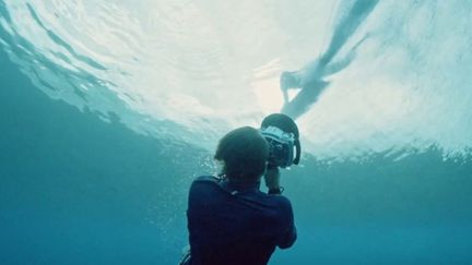 Tahiti : la passion du photographe Ben Thouard pour la vague Teahupoo