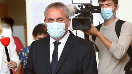 Le président sortant de la région Hauts-de-France, Xavier Bertrand, après son vote lors du premier tour des élections régionales, le 20 juin 2021 à Saint-Quentin (Aisne).&nbsp; (FRANCOIS LO PRESTI / AFP)