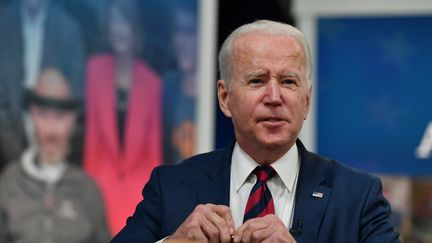 Le président américain Joe Biden s'exprime depuis la Maison blanche à Washington (Etats-Unis), le 23 décembre 2021. (NICHOLAS KAMM / AFP)