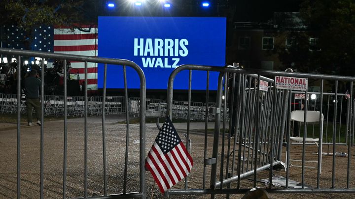 La fête prévue pour la victoire de Kamala Harris a tourné court sur le campus de l'Université Howard de Washington, le 5 novembre 2024, comme un peu partout à travers le pays. (ANGELA WEISS / AFP)