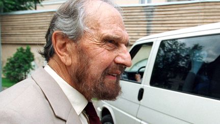 George Blake, le célèbre agent double, en Russie, le 28 juin 2001. (YURY MARTYANOV / KOMMERSANT / AFP)