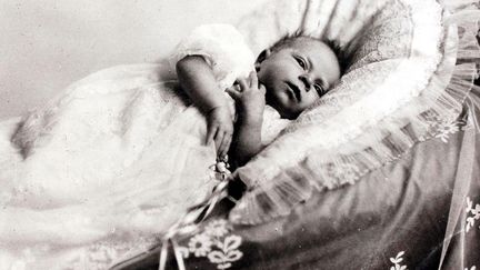 N&eacute;e le 21 avril 1936, Elizabeth Alexandra Mary Windsor est la fille a&icirc;n&eacute;e du roi George VI et de Lady Elisabeth Bowes-Lyon. (POPPERFOTO / GETTY IMAGES)