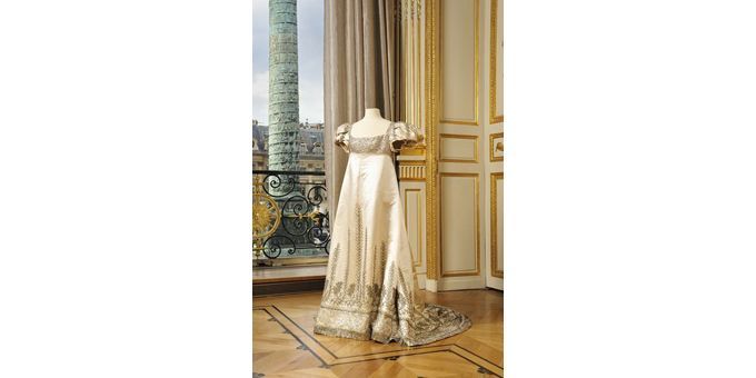 Robe de Joséphine mise en vente chez Osenat le 4/12/2011
 (Osenat)