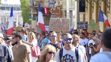 Des manifestants contre le pass sanitaire, à Montpellier, le 4 septembre 2021. (GIACOMO ITALIANO / HANS LUCAS / AFP)