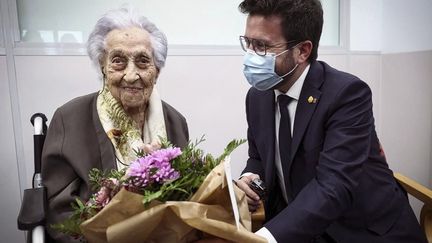 The president of the regional government of Catalonia, Pere Aragonès with the doyenne of humanity María Branyas Morera in Olot, Spain, April 1, 2023. (JORDI BEDMAR / EFE / MAXPP)