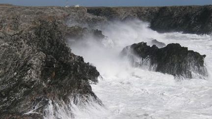 Tempête sur les côtes. (Dr)