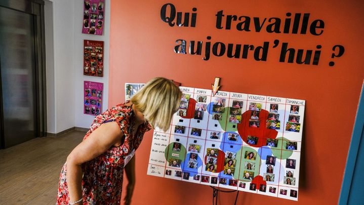 A table indicates the schedule of professionals, represented by their photo, in a living home for dependent disabled people, on June 15, 2022, in Bain-de-Bretagne (Ille-et-Vilaine).  (JEAN-MICHEL DELAGE / HANS LUCAS / AFP)