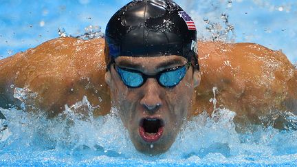 L'Am&eacute;ricain Michael Phelps, le 31 juillet 2012 lors de la finale du 200 m papillon &agrave; Londres (Grande-Bretagne). (FABRICE COFFRINI / AFP)