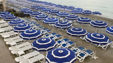 Une plage priv&eacute;e &agrave; Nice (Alpes-Maritimes).&nbsp; (JACQUES LOIC / PHOTONONSTOP / AFP)