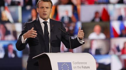 Emmanuel Macron prononce son discours sur l'avenir de l'Europe et à et à l'occasion de la Journée de l'Europe, au Parlement européen à Strasbourg, le 9 mai 2021. (JEAN-FRANCOIS BADIAS / AFP)