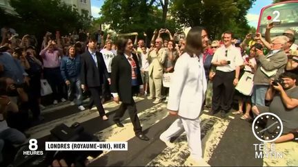 Royaume-Uni : les fans des Beatles au rendez-vous pour fêter les 50 ans d'Abbey Road