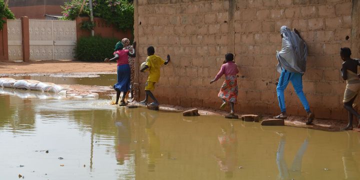 Niamey, au Niger, sous les eaux. (BOUREIMA HAMA / AFP)