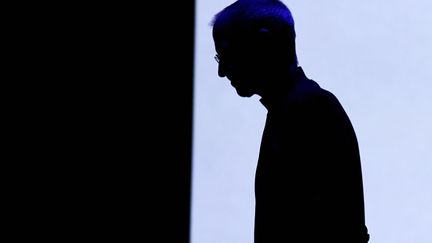 Steve Jobs&nbsp;lors de la présentation de l'iPad 2,&nbsp;le 2 mars 2011 à San Francisco&nbsp;(Etats-Unis). Le&nbsp;cofondateur d'Apple est mort le 5 octobre de cette année des suites d'un cancer. (JUSTIN SULLIVAN / GETTY IMAGES NORTH AMERICA / AFP)