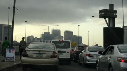 Un embouteillage, le 11 novembre 2023, à Lagos, au Nigeria. (ADEKUNLE AJAYI / NURPHOTO / AFP)