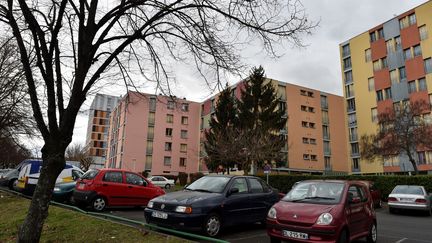 L'immeuble de Clermont-Ferrand où un homme mis en examen, samedi 25 février, dans une enquête antiterroriste, avait été interpellé, le 21 février. (THIERRY ZOCCOLAN / AFP)