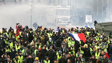 Des "gilets jaunes" manifestent le 26 janvier 2019 à Paris. (MICHEL STOUPAK / NURPHOTO / AFP)