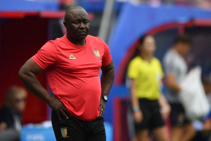 L'entraineur camerounais Alain Djeumfa lors de la coupe du monde féminine de football en France en 2019. (DENIS CHARLET / AFP)