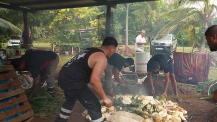 Le feuilleton du 13 Heures se poursuit à Wallis et Futuna, jeudi 17 octobre, et part à la découverte de la cuisine du Pacifique et de ses trésors. (France 2)