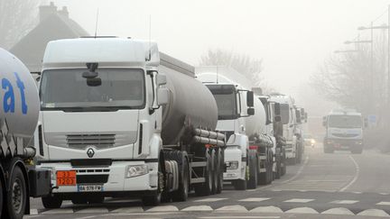 &nbsp; (Les transporteurs routiers ont entamé leur mouvement pour une revalorisation salariale dans la nuit de dimanche à lundi dernier © MAXPPP)