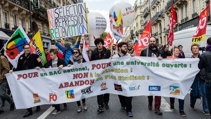 Manifestation de lycéens contre la loi Vidal, la réforme du bac et la sélection à l'entrée des universités, à Paris, le 10 avril 2018. (MAXPPP)