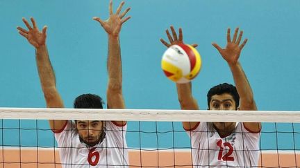  (Deux joueurs de l'équipe d'Iran pendant un match contre le Japon aux Jeux asiatiques d'Incheon © Reuters)