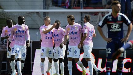 La joie des jouuers d'Evian face à Lyon (JEFF PACHOUD / AFP)