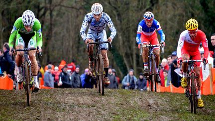 Menut, Canal et Venturini (de gauche à droite), ont été les principaux rivaux de Francis Mourey (à droite, avec le maillot tricolore) cette saison. Deux d'entre eux sont encore espoirs... (PICASA)