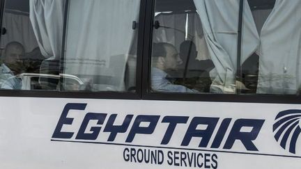 Les familles des victimes du crash du MS804 reçues par EgyptAir. (AFP)