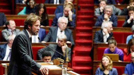 Boris Vallaud, président du groupe PS à l'Assemblée nationales lors d'un débat sur le projet de loi sur 'immigration, à Paris le 19 décembre 2023. (LUDOVIC MARIN / AFP)