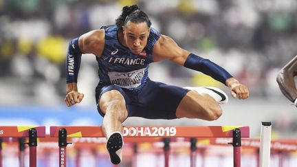 Pascal Martinot-Lagarde sur le 110 mètres haies à Doha, le 30 septembre 2019, au Qatar. (STEPHANE KEMPINAIRE / KMSP)