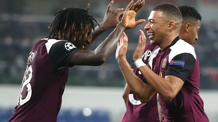 Moise Kean, double buteur à Istanbul, félicité par Kylian Mbappé (TOLGA BOZOGLU / POOL)