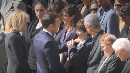 Emmanuel Macron lors de la cérémonie d'hommage aux deux soldats tués au Burkina Faso, le 14 mai 2019 aux Invalides, à Paris. (FRANCEINFO)