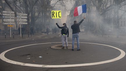 "Gilets jaunes" défendant le réferendum d'initiative citoyenne (RIC) à Nantes le 22 décembre 218. (SEBASTIEN SALOM-GOMIS / AFP)