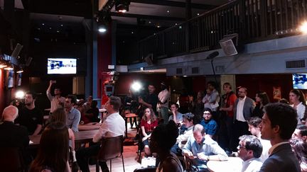 Des Jeunes avec Macron réunis mardi soir à Paris (Radio France / Matthieu Mondoloni)