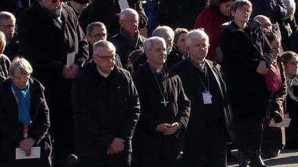 Pédocriminalité dans l’Église : une messe de repentance organisée par des évêques. (FRANCE 2)