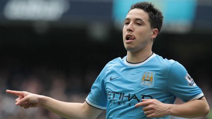 Samir Nasri, le 5 avril 2014, sur la pelouse de son club, Manchester City. (LINDSEY PARNABY / AFP)