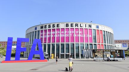 Le salon IFA de Berlin (Allemagne), le 29 août 2018. (TOBIAS SCHWARZ / AFP)