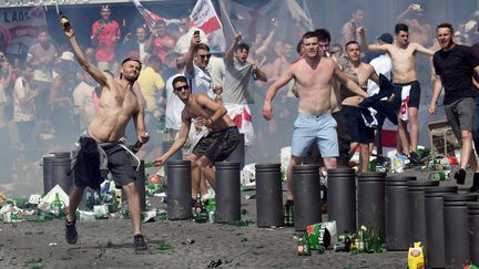 Déchaînement de violence de&nbsp;hooligans sur le Vieux-Port de Marseille (Bouches-du-Rhône), le 11 juin 2016.&nbsp; (MAXPPP)