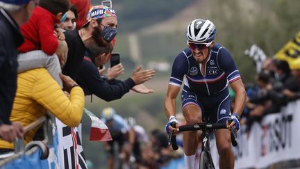 Julian Alaphilippe sur le circuit d'Imola (Italie) lors des championnats du monde de cylcisme sur route, le dimanche 27 septembre. (LUCA BETTINI / POOL)