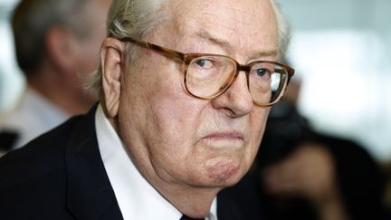 Le pr&eacute;sident d'honneur du Front national, Jean-Marie Le Pen, au tribunal de Nanterre (Hauts-de-Seine), le 12 juin 2015. ( CHARLES PLATIAU / REUTERS)