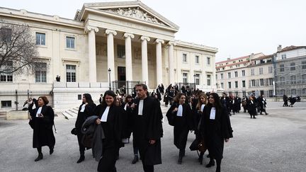 Une manifestation d'avocats pour améliorer la "qualité de la justice", le 15 février 2018. (ANNE-CHRISTINE POUJOULAT / AFP)