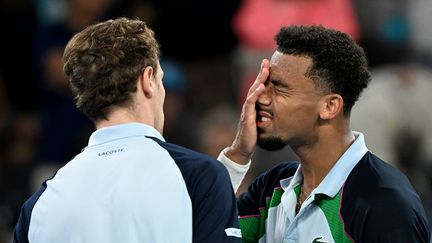 Open d'Australie : Arthur Fils abandonne contre Ugo Humbert, Djokovic rejoint Zverev et Alcaraz, Sabalenka peine... Ce qu'il faut retenir de la 6e journée