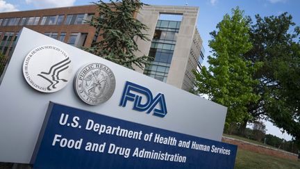 La façade du bâtiment de l'Agence américaine des médicaments (FDA) à White Oak (Maryland) aux Etats-Unis, en juillet 2020. (SARAH SILBIGER / GETTY IMAGES NORTH AMERICA / AFP)