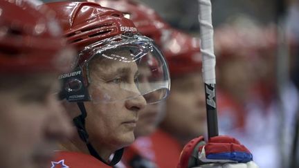  (Vladimir Poutine, joueur de hockey, dans un match de gala en mai dernier © REUTERS / Ria Novosti)