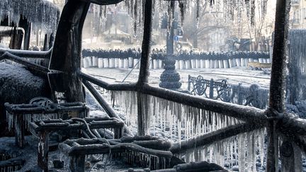 La police anti-&eacute;meute en position dans le centre de Kiev (Ukraine), le 23 janvier 2014. (VOLODYMYR SHUVAYEV / AFP)