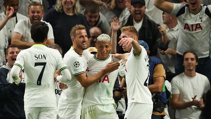 Les Spurs célèbrent le deuxième but de Richarlison face à l'OM au Tottenham Hotspur Stadium, le 7 septembre 2022. (ADRIAN DENNIS / AFP)