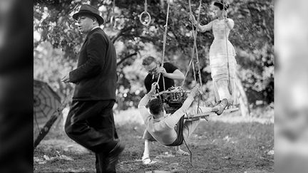 Tournage du film de Jean Renoir "Une partie de campagne", en 1936. (Centre Pompidou, MNAM-CCI, Dist. RMN-Grand Palais / Jean-Pierre Marchand© Eli Lotar)