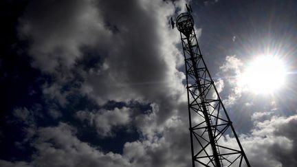 La proposition de loi proposait notamment de soumettre l'installation d'antennes-relais &agrave; la d&eacute;livrance d'un permis de construire. (FRED TANNEAU / AFP)